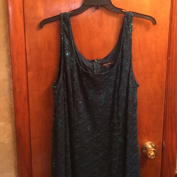 R & M Richards woman’s sequin dress - Picture 2 of 4